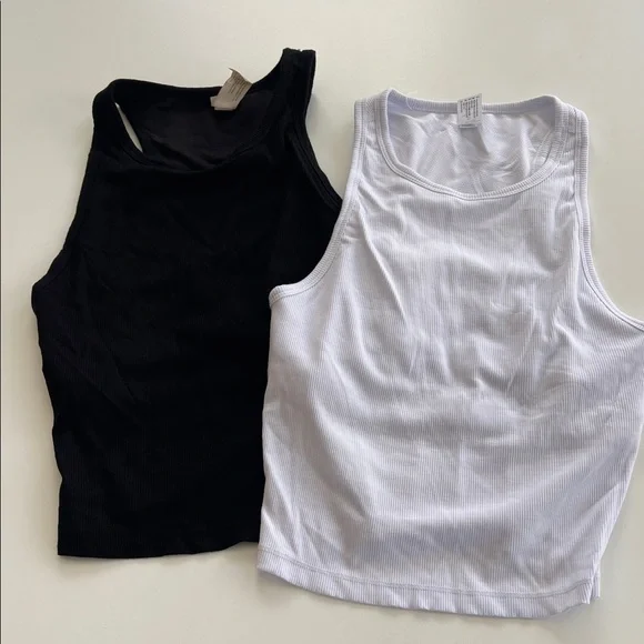 Bundle / lot of 2 Yogalicious Black and White Tank Tops - Picture 1 of 4